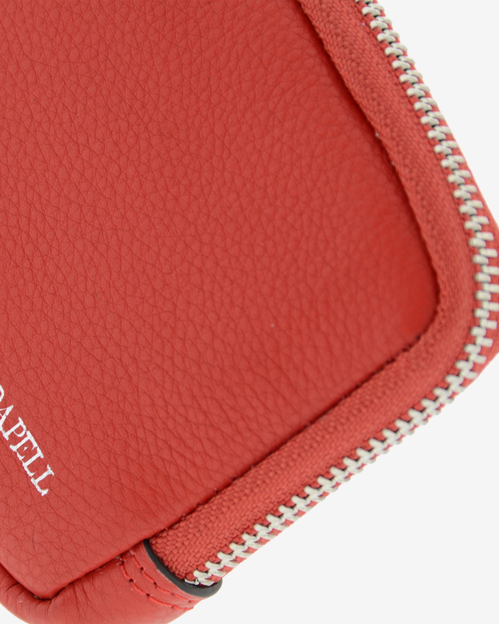 Monedero unisex de piel auténtica, ref. 8086-3, en color rojo, con RFID, cremallera exterior y logo Adapell - Vista detalle piel