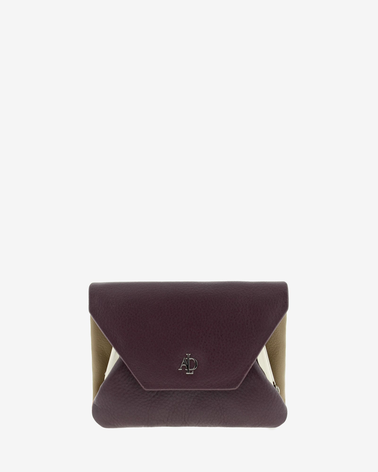 Monedero de piel autentica para mujer en color berenjena, con boquilla interior. Vista  frontal.