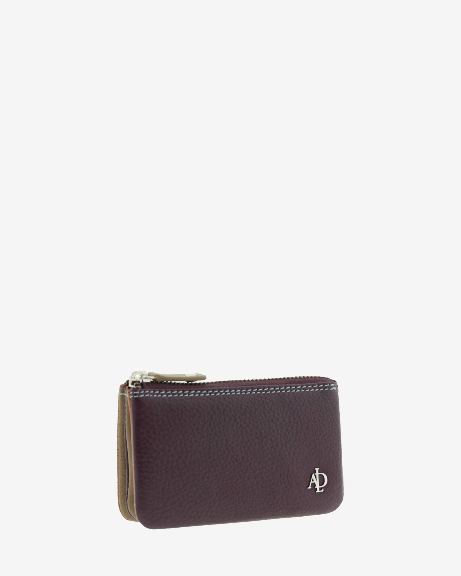 Monedero tarjetero de piel autentica en color berenjena. Ref. 4240-19. Vista diagonal frontal.