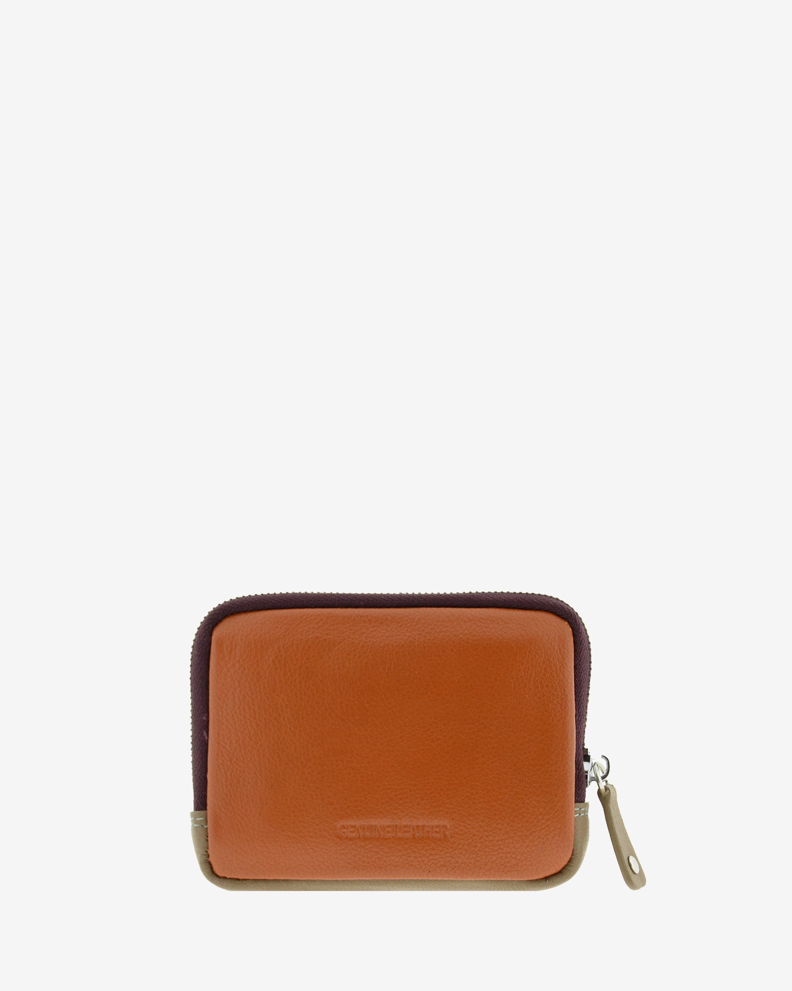 Monedero de mujer en piel de color berenjena, con cremallera metálica y logo Adapell. Ref. 4241-19. Vista trasera.