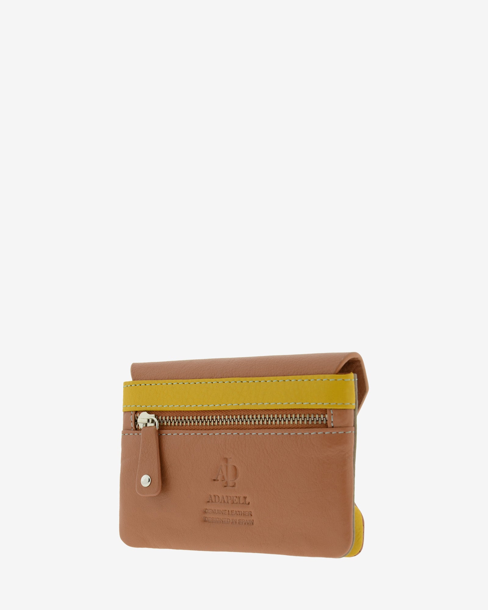 Monedero en piel autentica con boquilla interior, de color marron, lisa con logo Adapell. Ref. 4239-2. Vista trasera con compartimento cremallera.