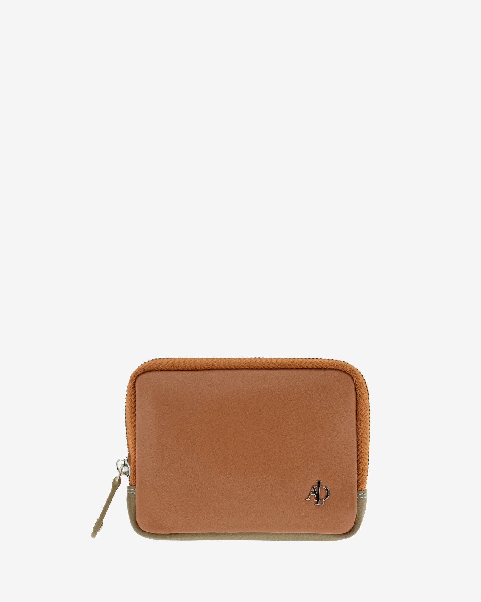 Monedero de mujer en piel genuina de color marrón con cremallera y logo Adapell. Ref. 4241-2. Vista  frontal.
