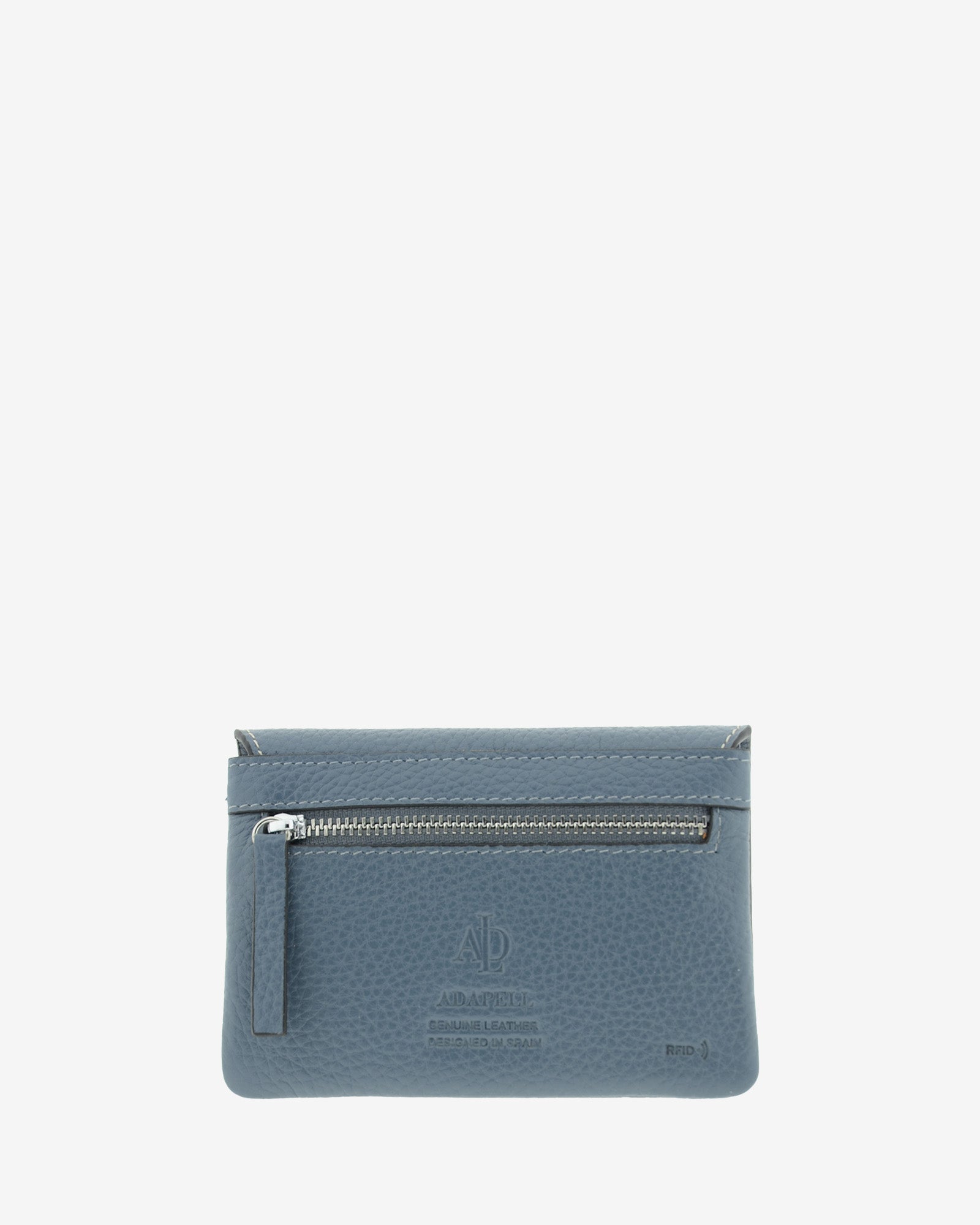 Monedero de mujer en piel auténtica granulada de color azul blue stone, con boquilla interior y protección de tarjetas RFID. De la colección Nude, vista trasera con cremallera exterior