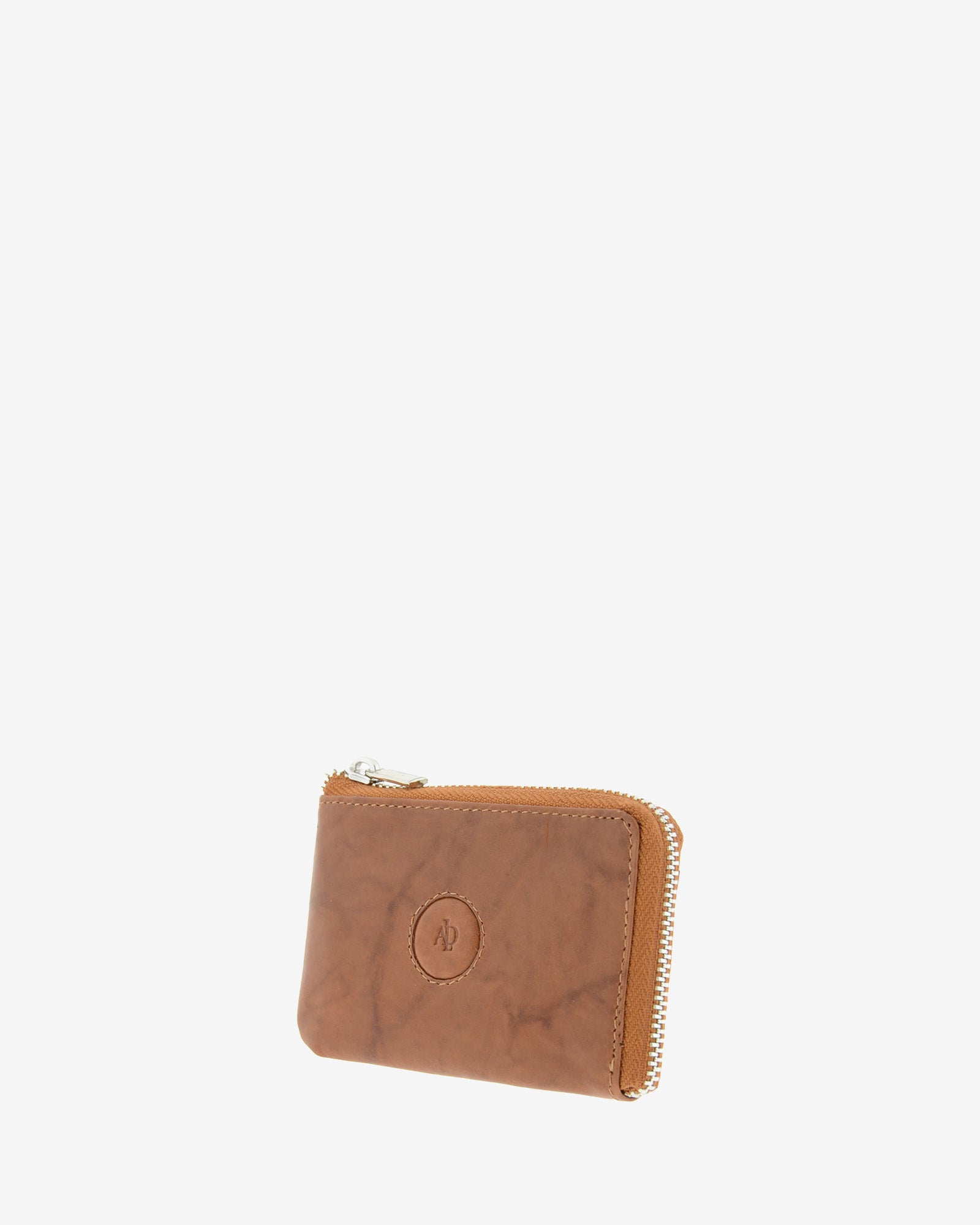 Monedero de piel natural color cuero mostrando cremallera superior, tirador metálico y textura exterior, ref. 1594-6