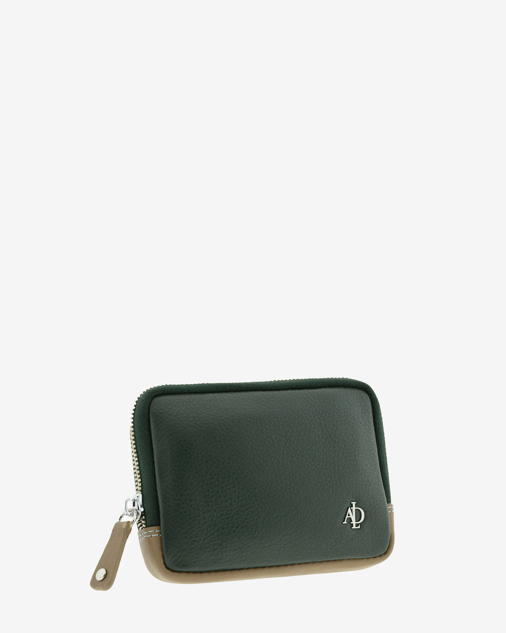 Monedero de mujer en piel suave de color verde con cremallera. Ref. 4241-5. Vista diagonal frontal.