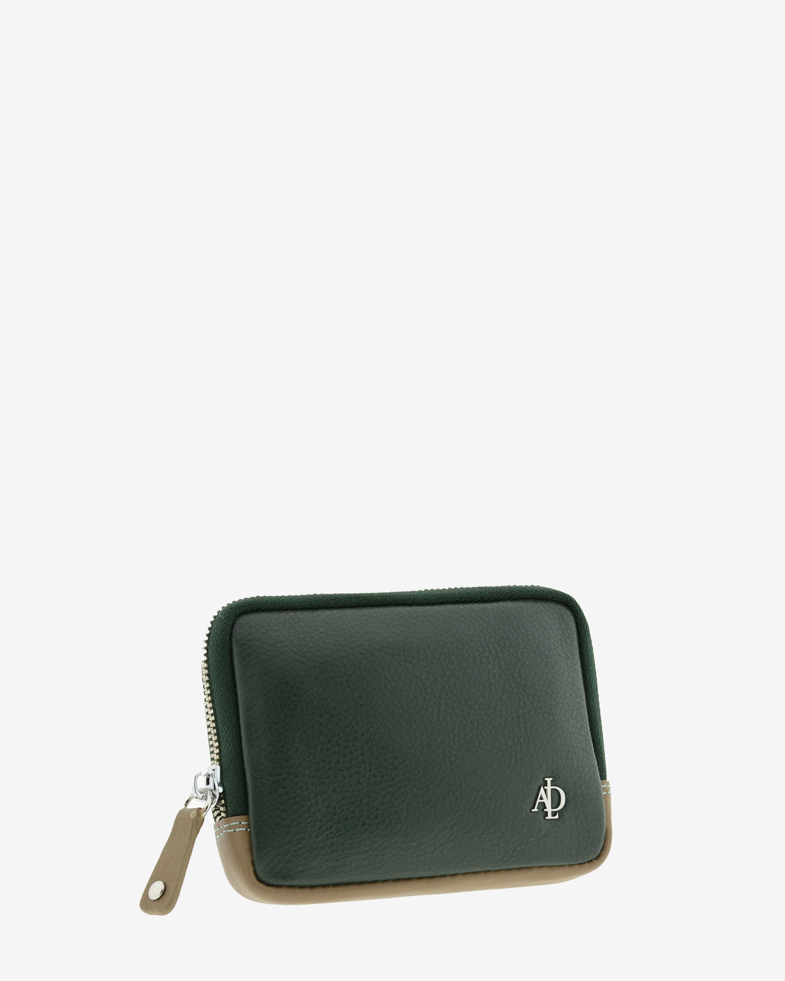 Monedero de mujer en piel suave de color verde con cremallera. Ref. 4241-5. Vista diagonal frontal.