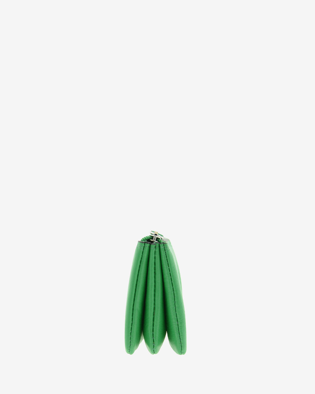 Monedero-tarjetero de piel auténtica ref. 8082-5 en color verde con ribete negro, de medida pequeña y compacta, 5 compartimentos interiores, cierre de cremallera y aro metálico interior, con protección de tarjetas RFID de la colección Essenza, vista lateral