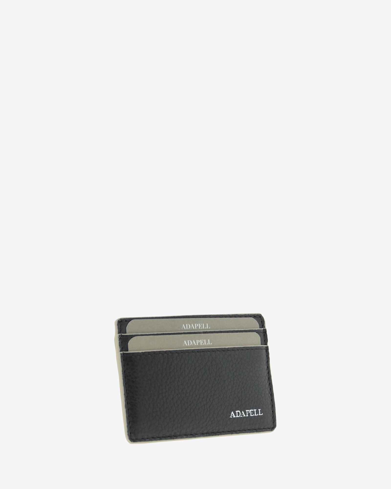 Tarjetero ultrafino en piel auténtica de color negro con ribetes en gris, ref. 8083-1, con capacidad para 4 tarjetas y compartimento central para billetes o más tarjetas y con protección de tarjetas RFID, vista diagonal frontal