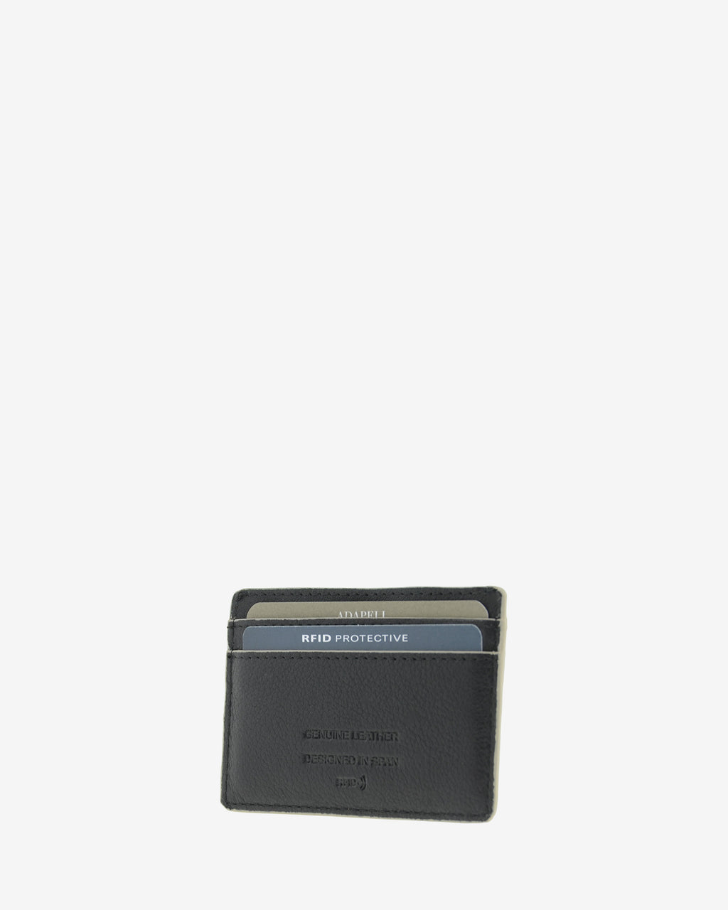 Tarjetero ultrafino en piel auténtica de color negro con ribetes en gris, ref. 8083-1, con capacidad para 4 tarjetas y compartimento central para billetes o más tarjetas y con protección de tarjetas RFID, vista diagonal trasera
