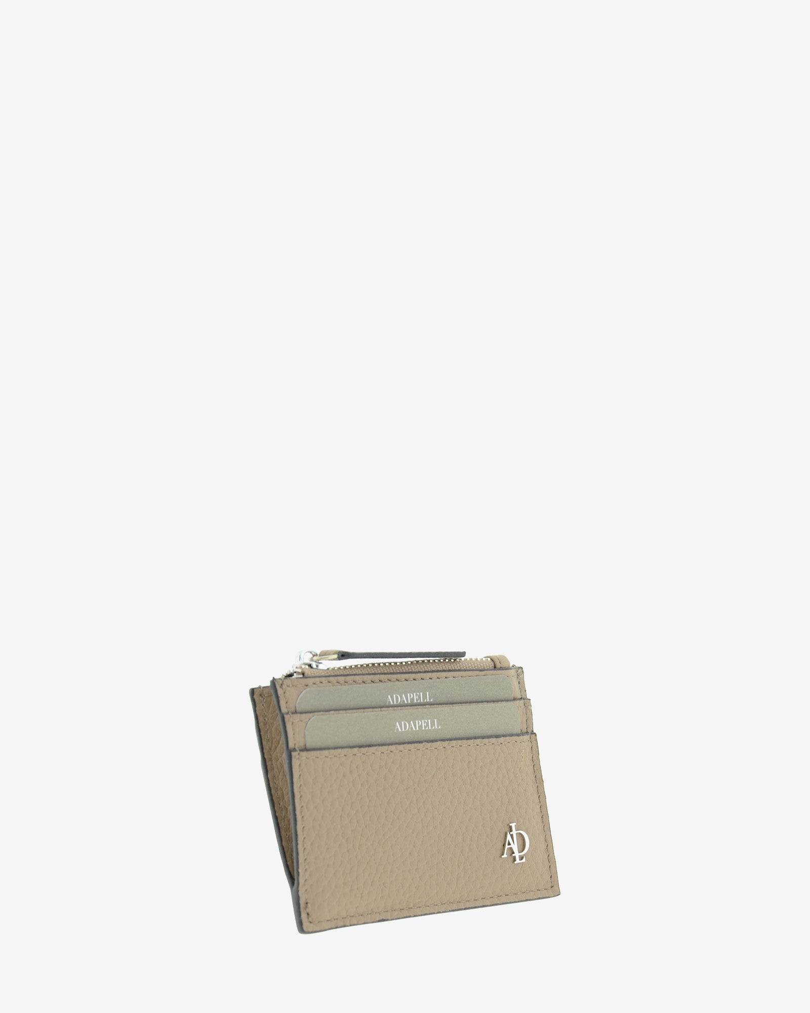 Tarjetero de piel auténtica granulada de alta calidad, ref. 4259-12 en color topo, con protección de tarjetas RFID y monedero central con cremallera, de la colección Nude, vista diagonal frontal