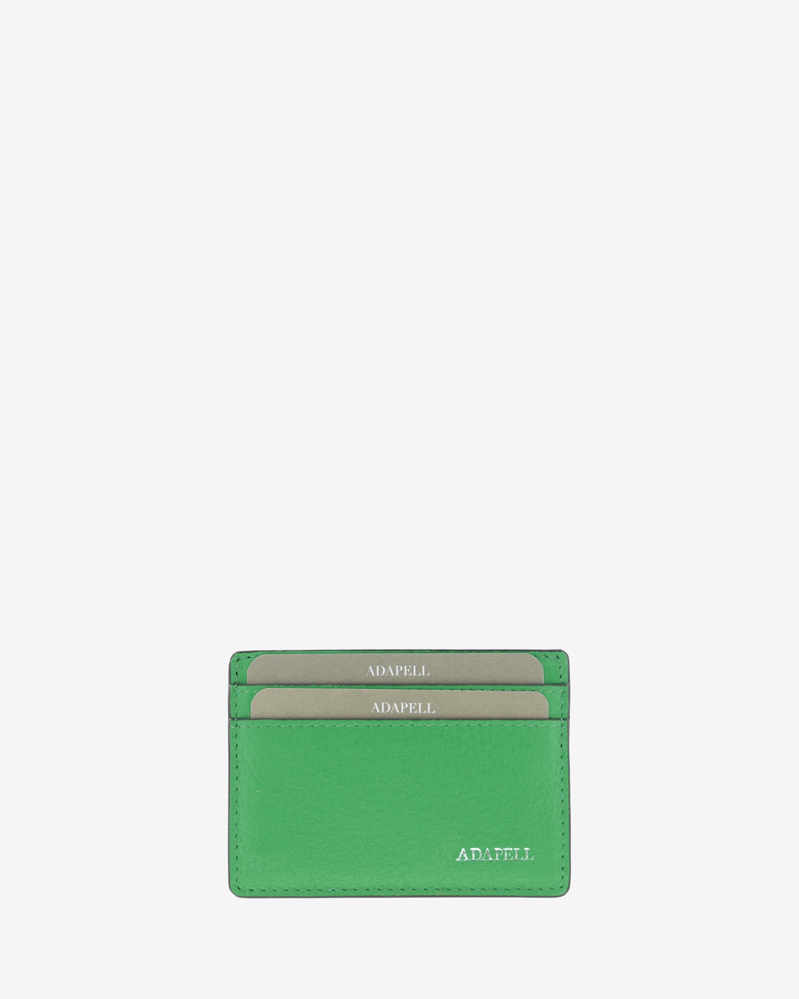 Tarjetero ultrafino en piel auténtica de color verde con bordes en negro, ref. 8083-5, con capacidad para 4 tarjetas y compartimento central para billetes o más tarjetas y con protección de tarjetas RFID, vista frontal